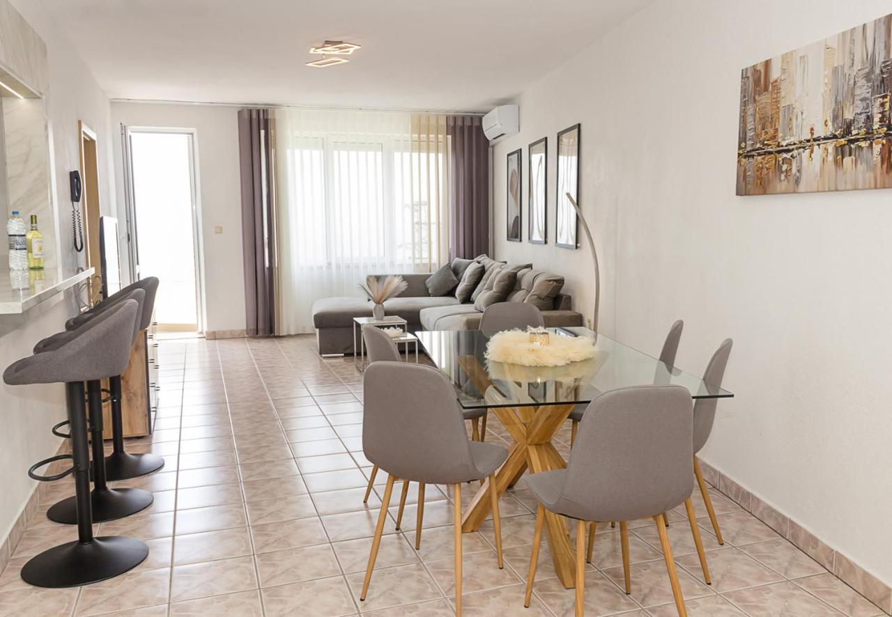 Apartamento Two Identical Designer 2Bd Flats With Sea View In Balchik By Flat Mаnager Exterior foto