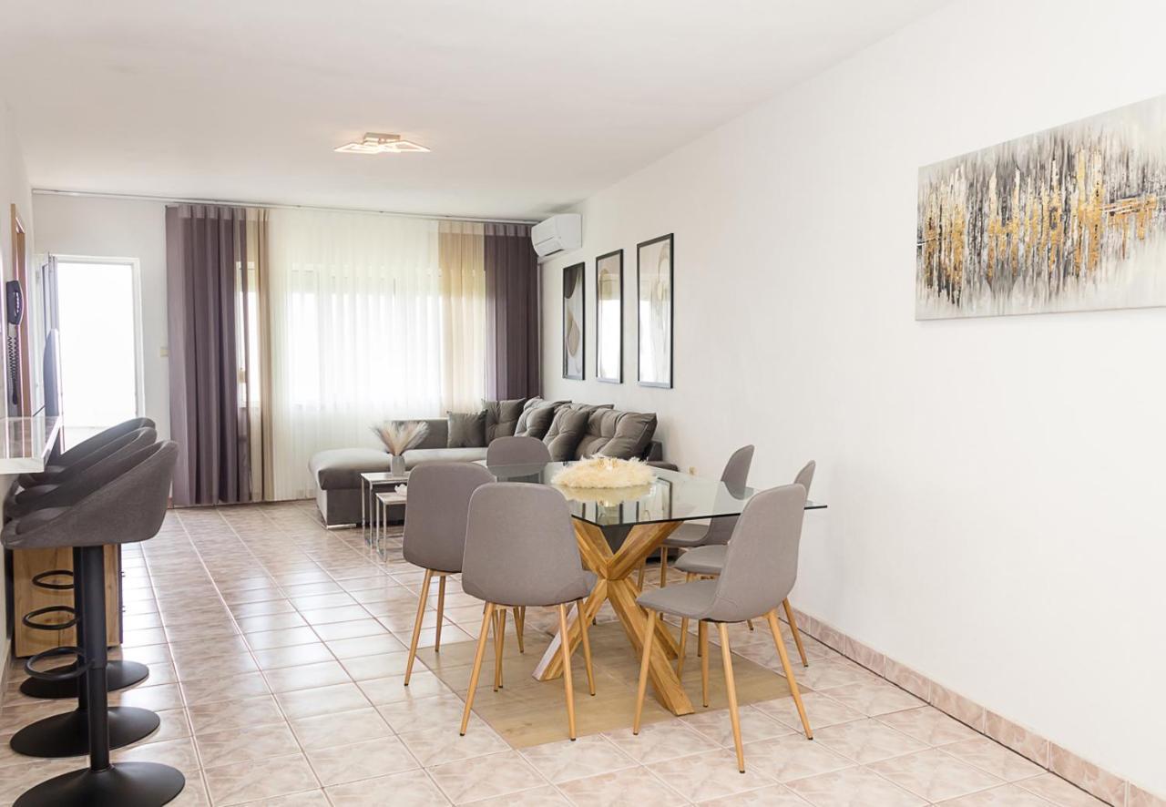 Apartamento Two Identical Designer 2Bd Flats With Sea View In Balchik By Flat Mаnager Exterior foto