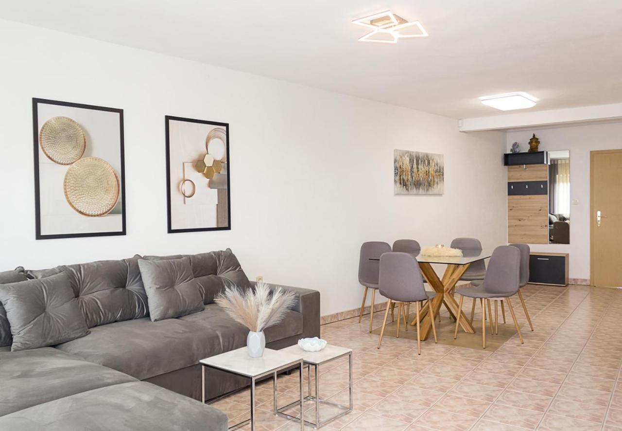 Apartamento Two Identical Designer 2Bd Flats With Sea View In Balchik By Flat Mаnager Exterior foto