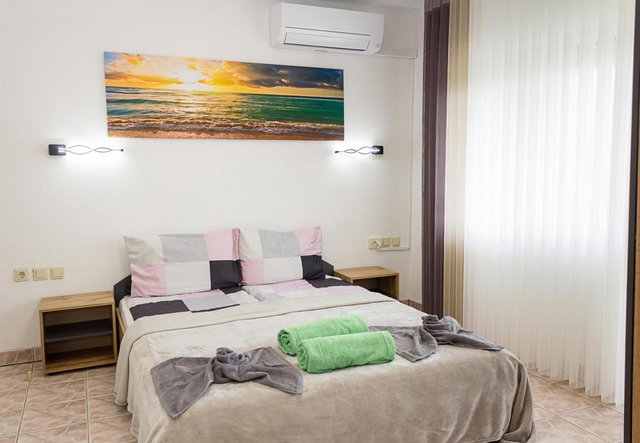 Apartamento Two Identical Designer 2Bd Flats With Sea View In Balchik By Flat Mаnager Exterior foto